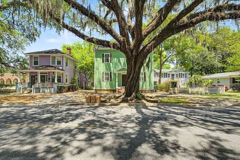 Savannah Condo: 638 E 37th St
