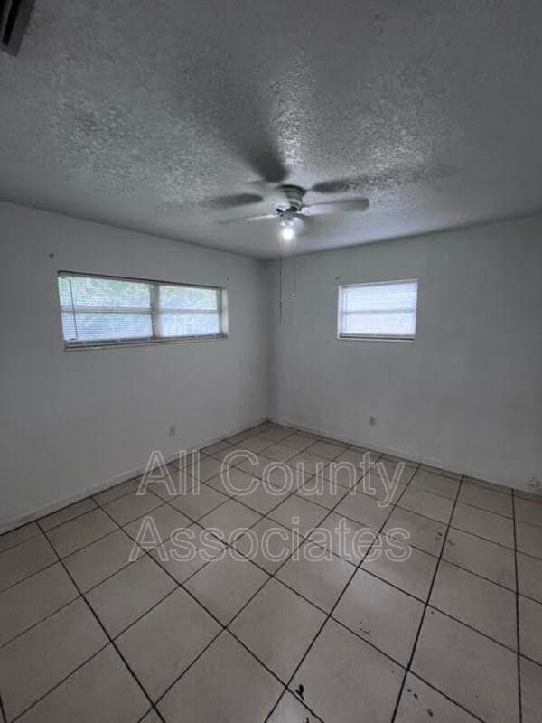 Port Richey House: 7027 Bougenville Dr