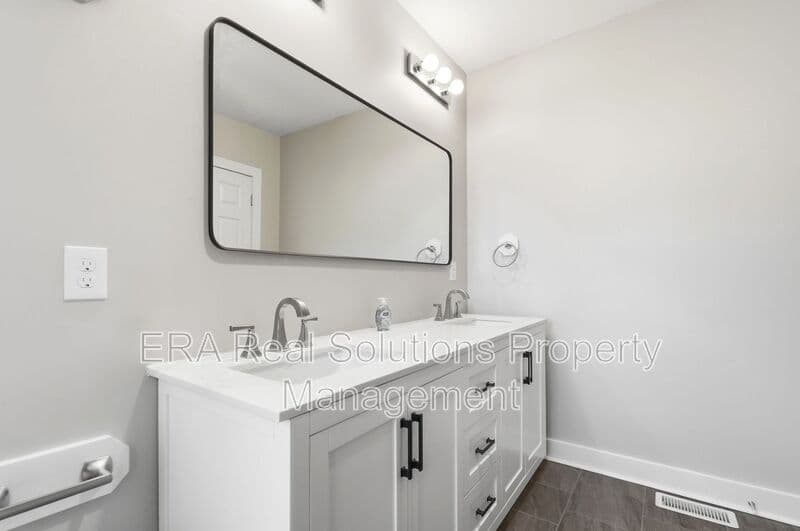 Columbus Condo: 871 Bellows Ave