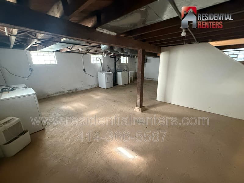 Butler House: 4585 N 127th Street