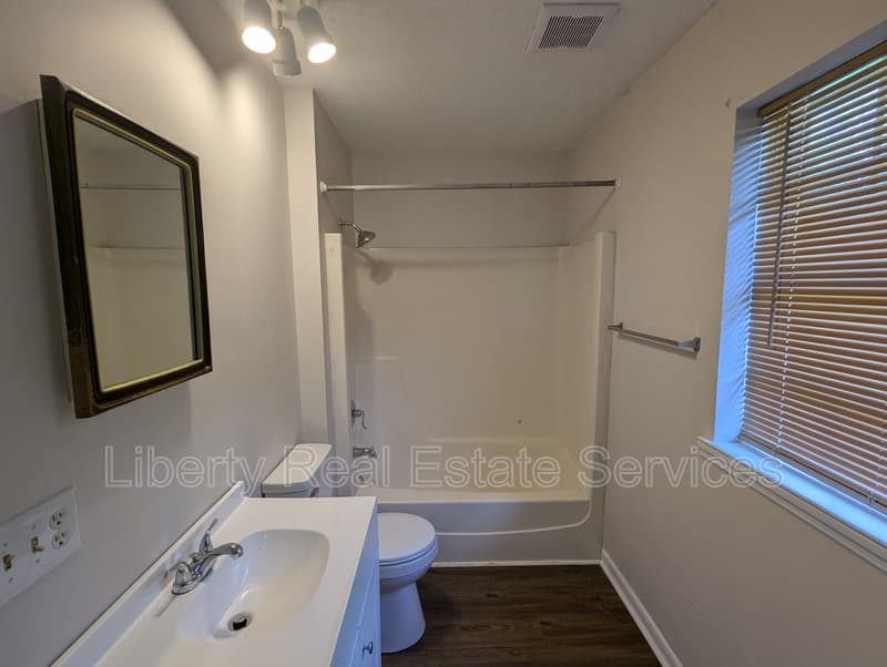 Hinesville Condo: 979 Live Oak Dr