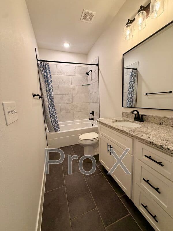 Centerton House: 1141 Red Maple St
