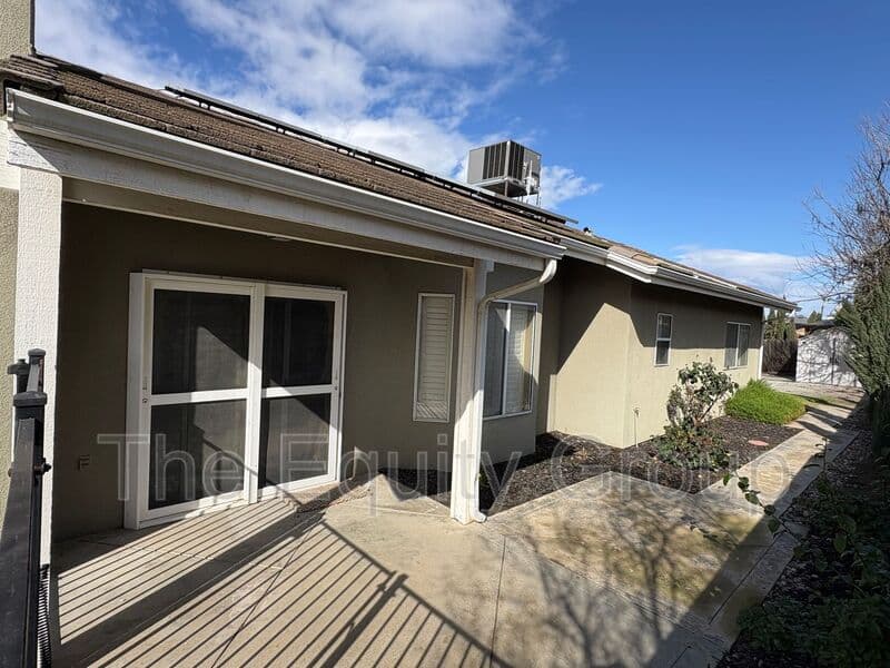 Hanford House: 540 West Birch Ct