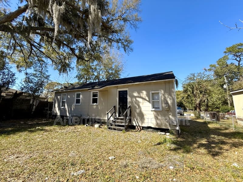Jacksonville House: 1138 Saratoga Boulevard