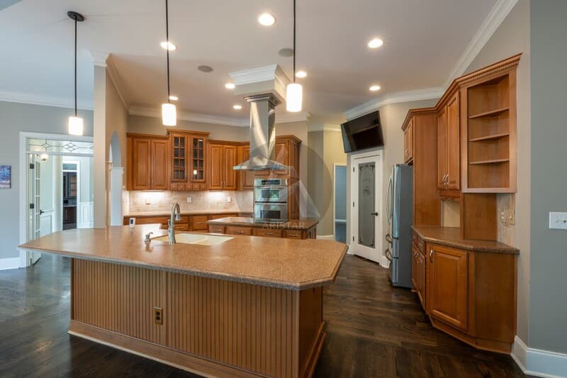 Kennesaw House: 5211 Hadaway Rd NW