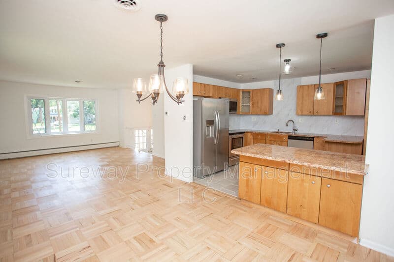 Cherry Hill House: 455 Chapel Ave E