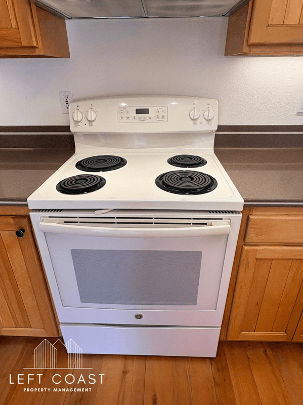 Waldport House: 7205 Southwest Burl Drive