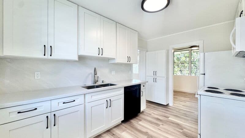 Kailua House: 421 C Olomana Street