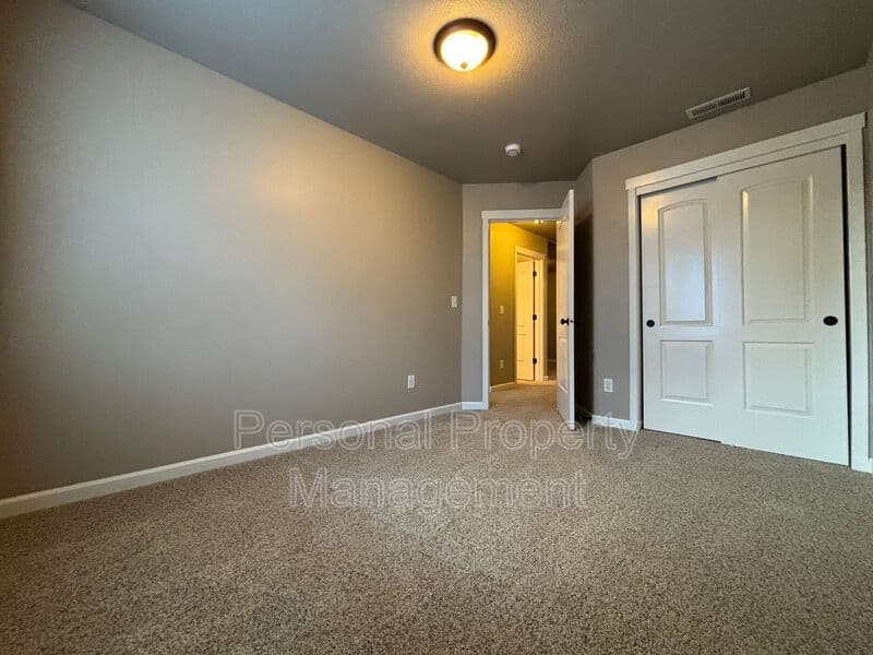 Vancouver House: 3303 NE 43rd Pl