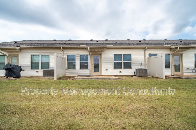 Madison House: 217 Bay Pine Dr
