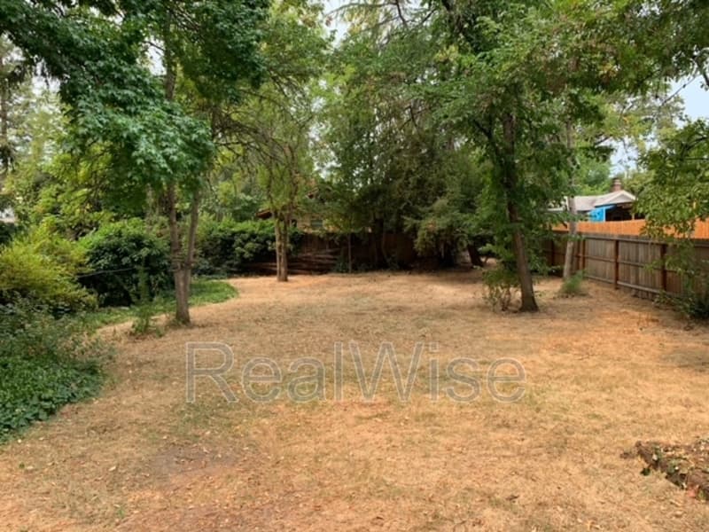 Grants Pass House: 1324 NW Washington Blvd