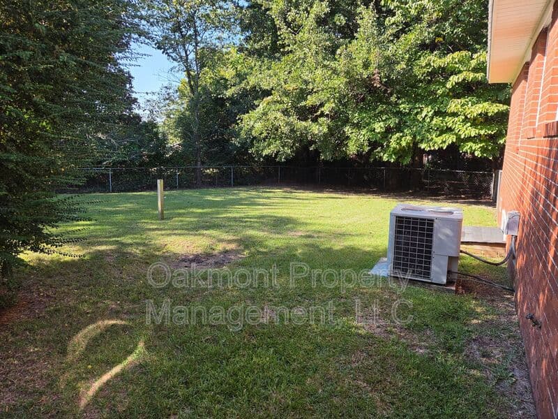 Fayetteville House: 7535 Hargrove Ct