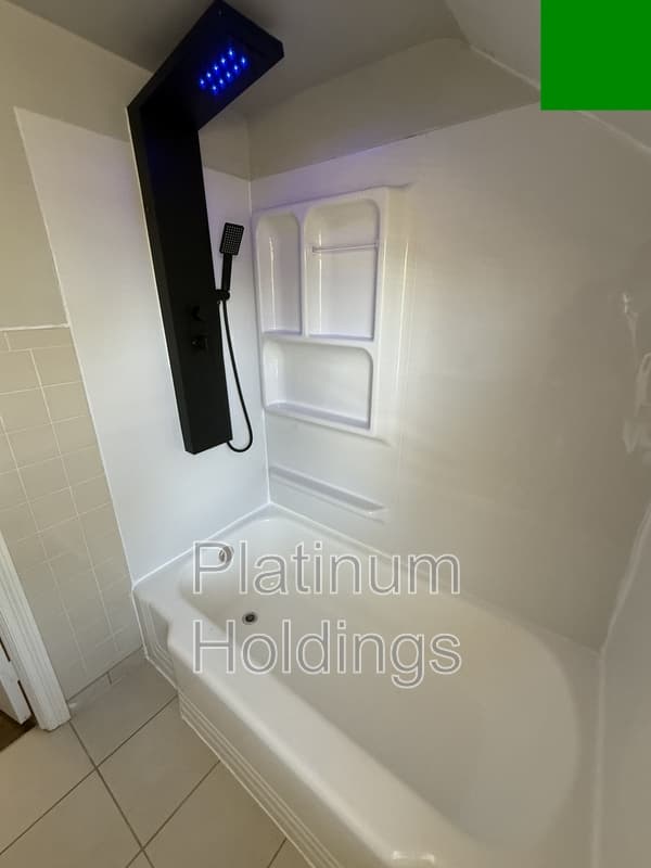 Beachwood House: 23908 East Baintree Road