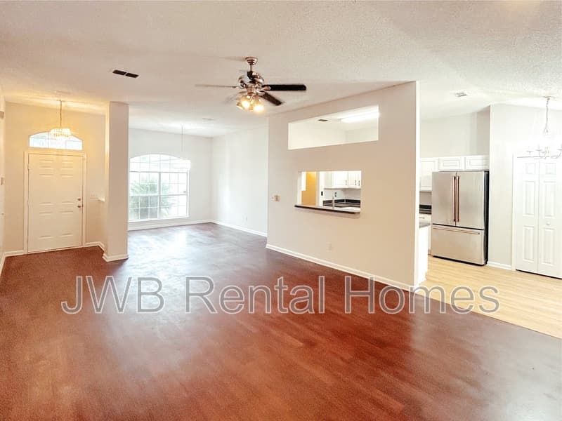 Orange Park House: 383 Turtle Dove Dr