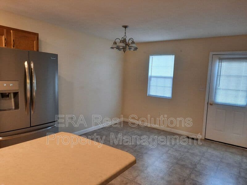 Hillsboro House: 1054 N West St.