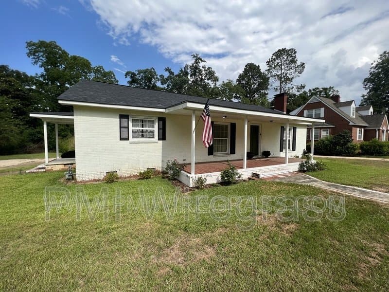 Enterprise House: 106 Highland Dr
