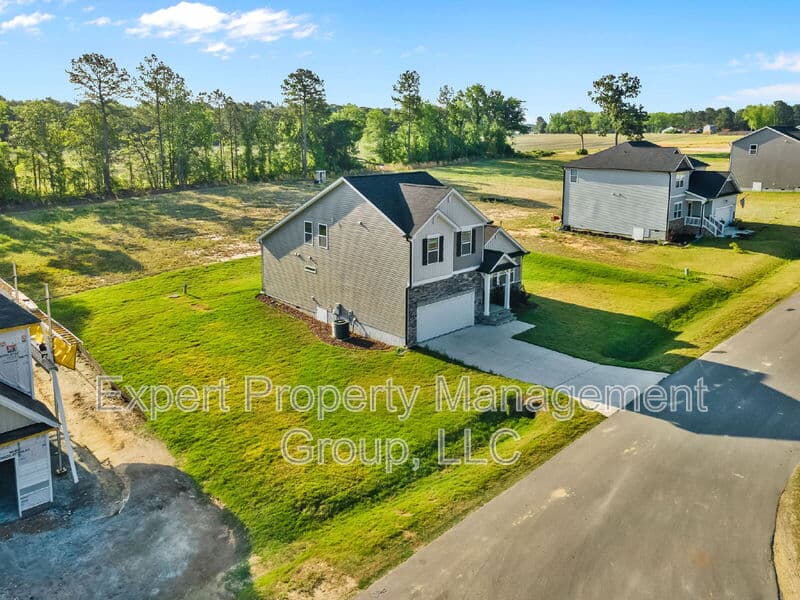 Four Oaks House: 482 Olivia Crossing Court
