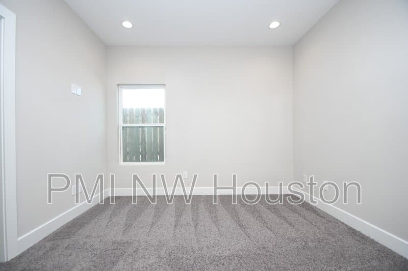 Houston House: 5904 Gardendale Dr