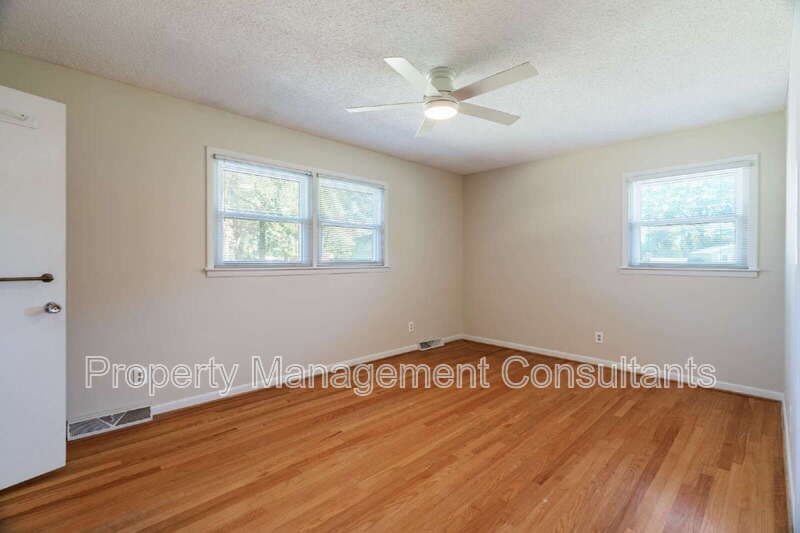 Huntsville House: 3200 West Helena Drive Northwest