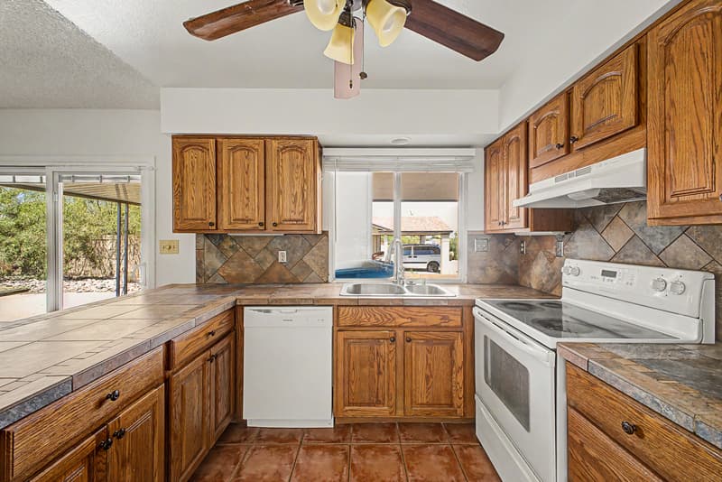 Phoenix House: 2822 E WILLOW Avenue