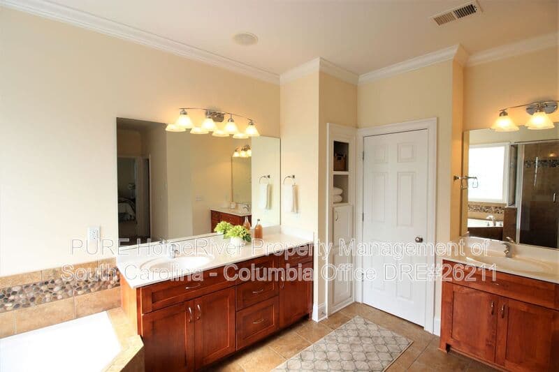 Columbia House: 395 Highland Point Drive