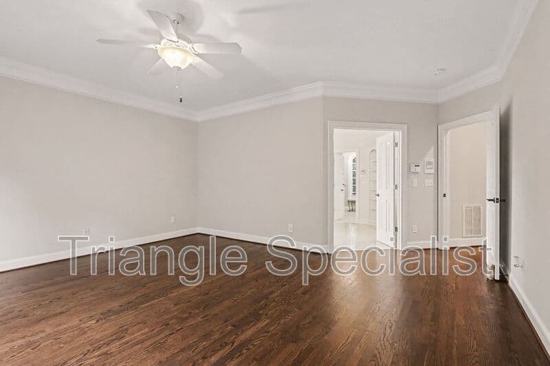 Raleigh House: 6121 Carlyle Drive