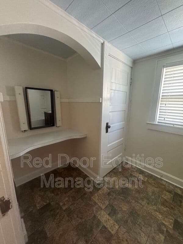 Lancaster House: 911 Angle Street