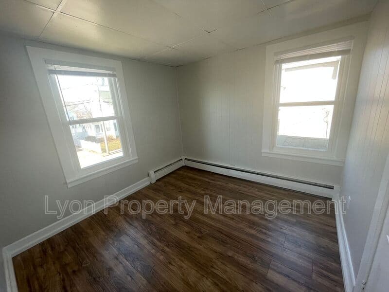 Westerly Condo: 5 Vose St