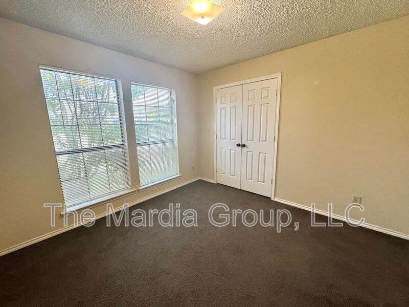 Dallas House: 13217 Fall Manor Dr