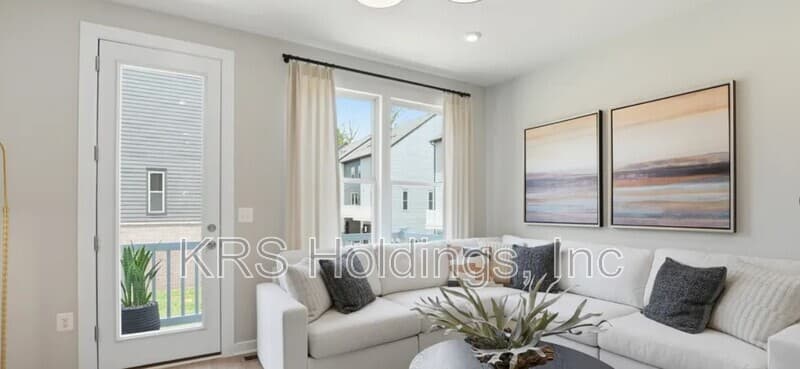 Woodbridge Townhome: 3738 District Dr.