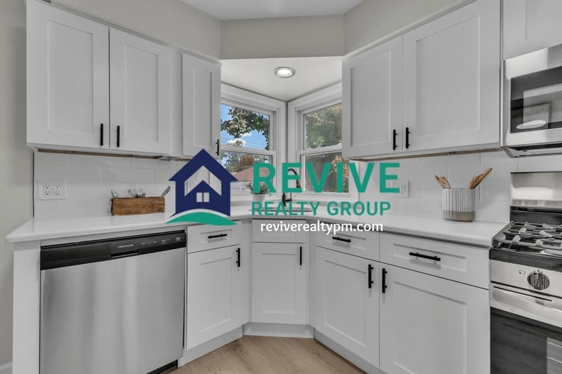 Garden City House: 31234 Barton Street