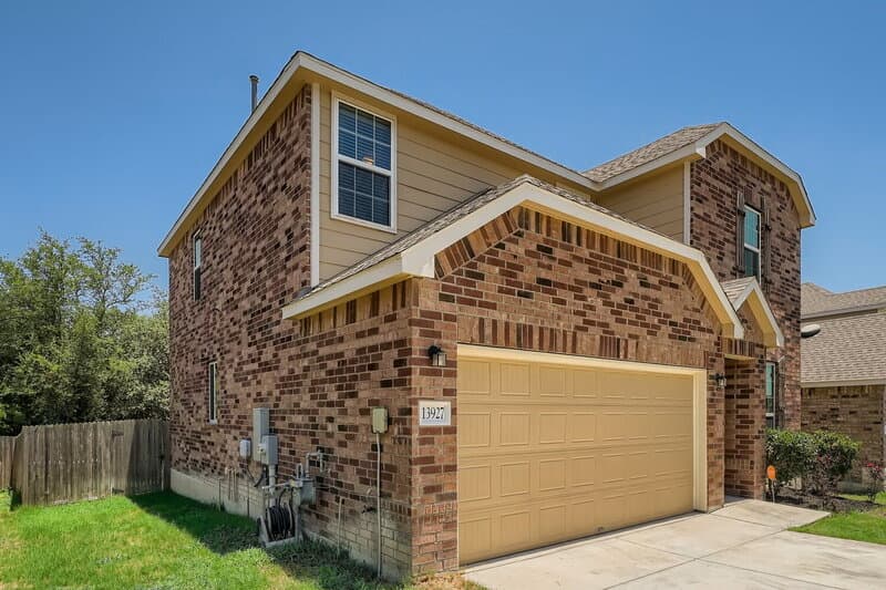 San Antonio House: 13927 Laurel Branch