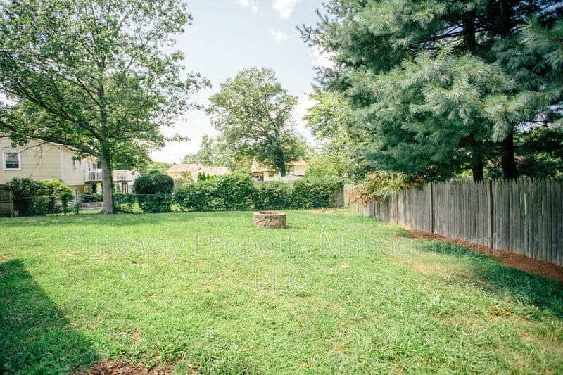 Cherry Hill House: 455 Chapel Ave E