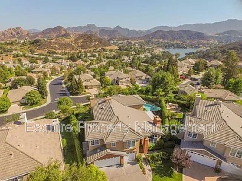 LAKE SHERWOOD House: 1674 BUSHGROVE CT