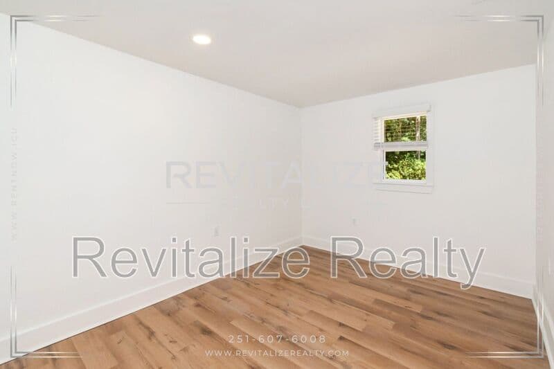 Mobile House: 2365 Sybel Drive