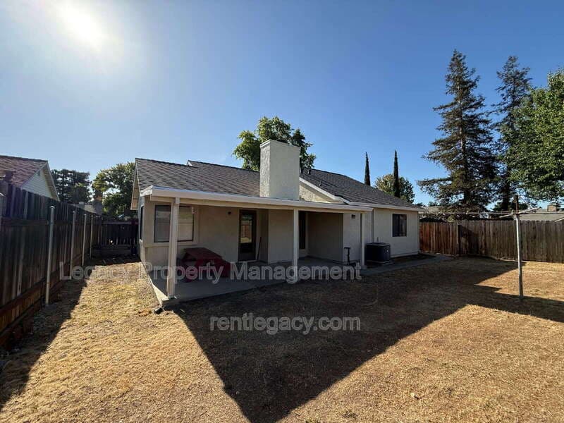 Sacramento House: 10 Gertz Ct
