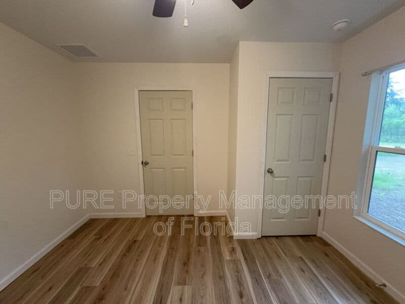 Williston House: 11330 NE 66th Lane