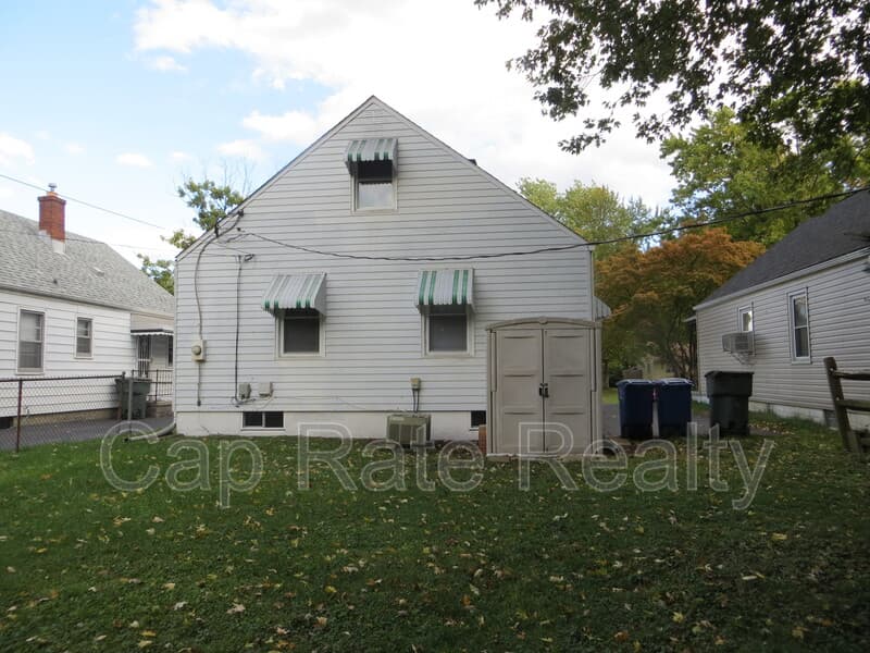 Columbus House: 469 S Waverly St