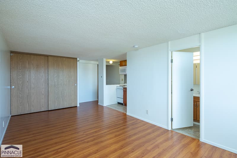 Pearl City Condo: 1060 Kamehameha Hwy #2701B