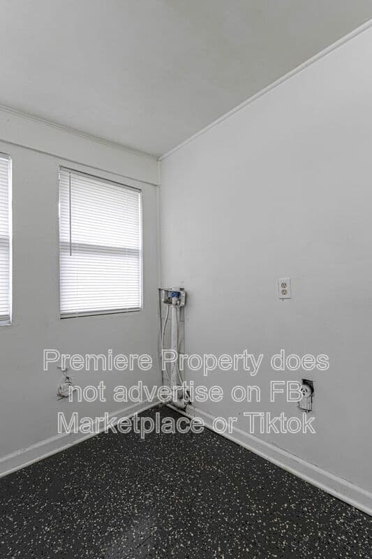 Independence House: 145 E Farmer St