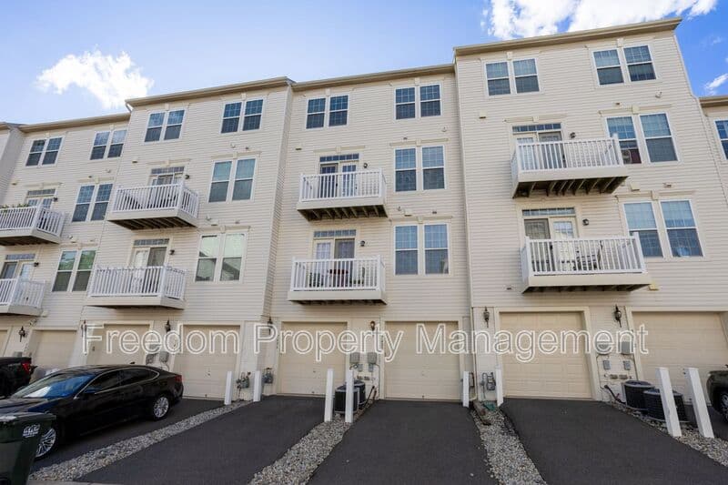 Gainesville Townhome: 7408 Brunson Cir