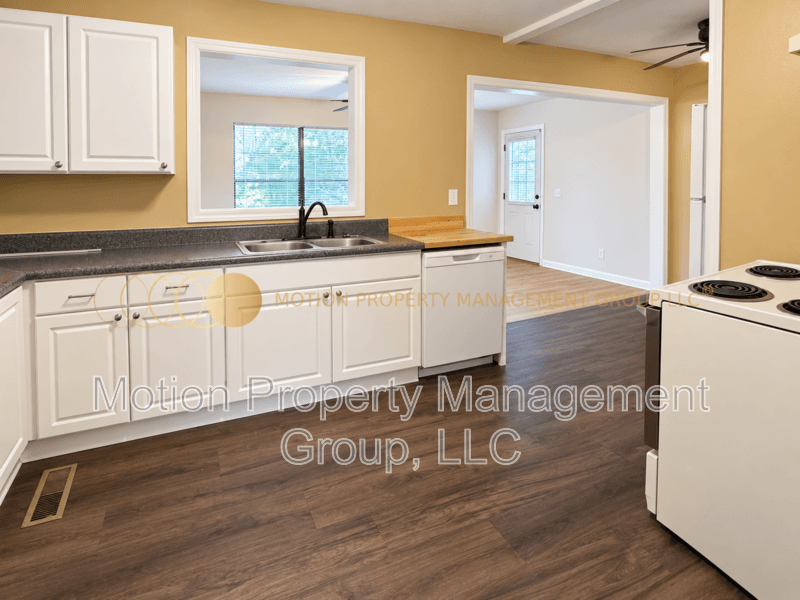 Cleveland House: 1205 Fairway Dr SW
