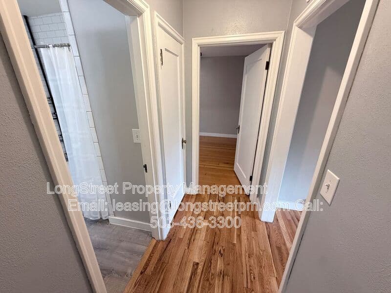 Salem House: 390 23rd St SE