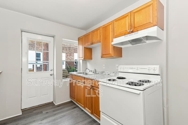Marcus Hook House: 12 W 8th St