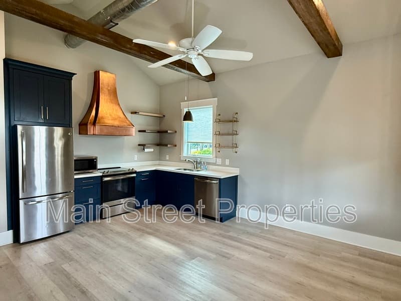 Pensacola House: 1205 East Scott Street