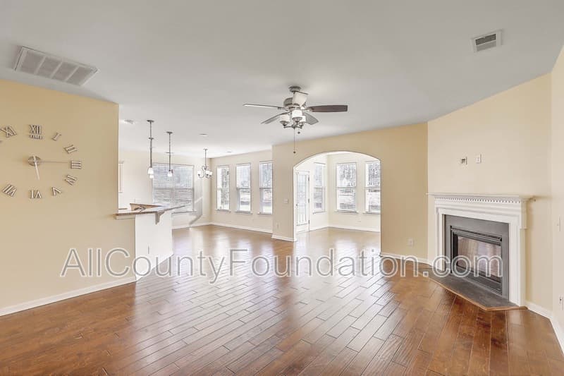 Summerville House: 431 Flat Rock Ln