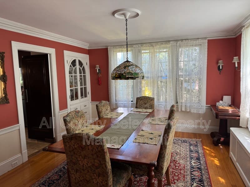 Beverly House: 38 Baker Ave