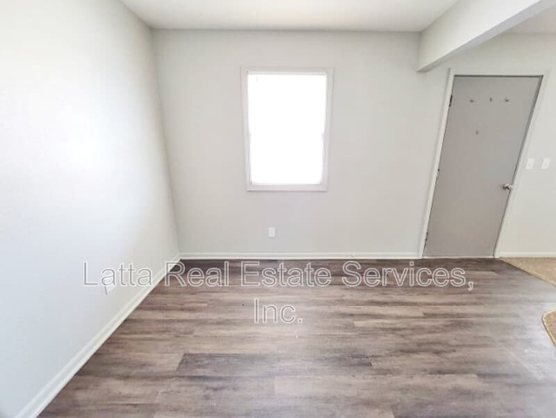 Higginsville Condo: 405 W 30th St
