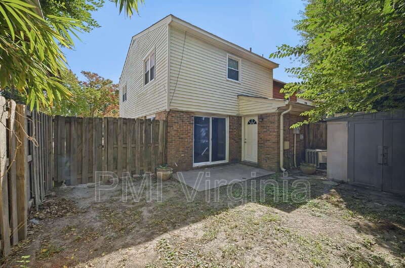 Virginia Beach Townhome: 835 N Buckingham Ct