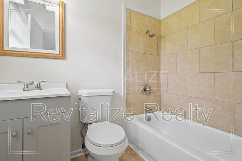 Gulfport House: 2531 W David Drive
